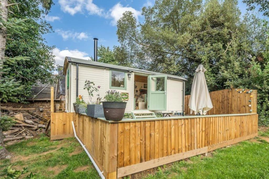 Spinney Retreats - 2 X Unique Shepherds Huts Dog Friendly Northampton Kültér fotó