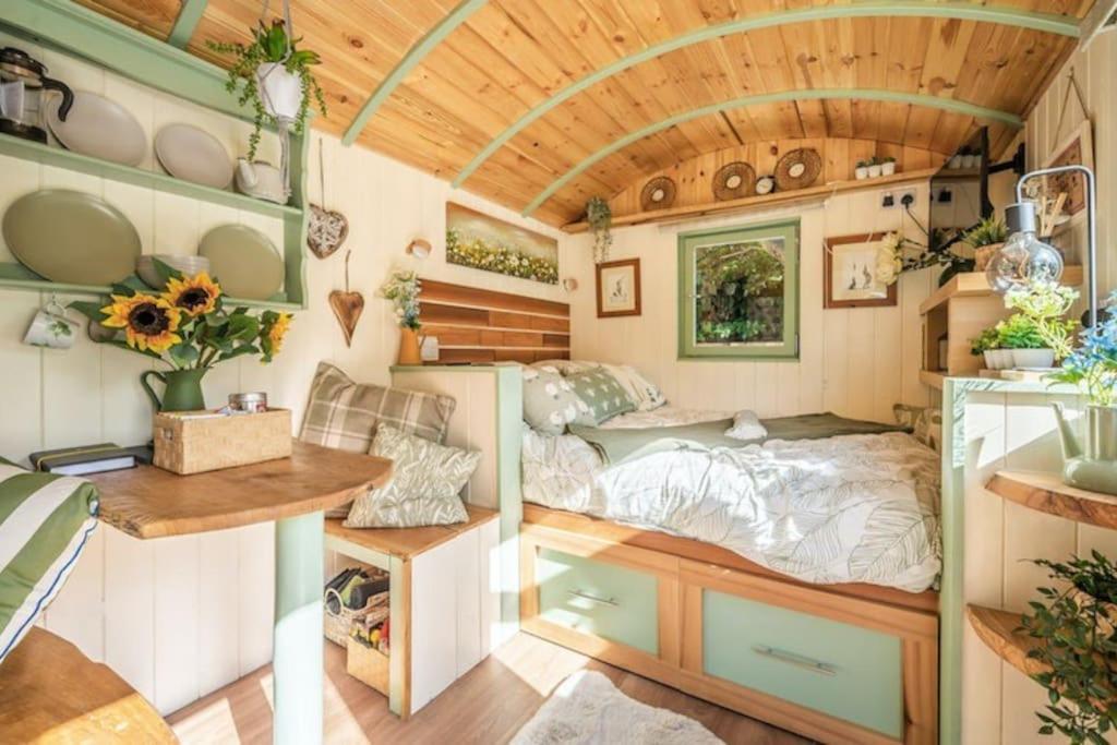 Spinney Retreats - 2 X Unique Shepherds Huts Dog Friendly Northampton Kültér fotó